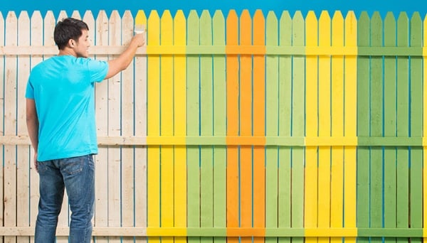 design-clôture-couleurs-vives-attrayante clôture de jardin