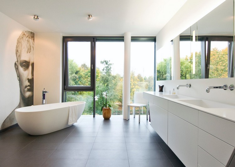 design de la salle de bain -meuble-vasque-blanc-carrelage-gris-fonce-poster-mural