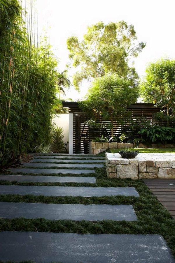 design-jardin-moderne-allée-pierre-naturelle design de jardin moderne