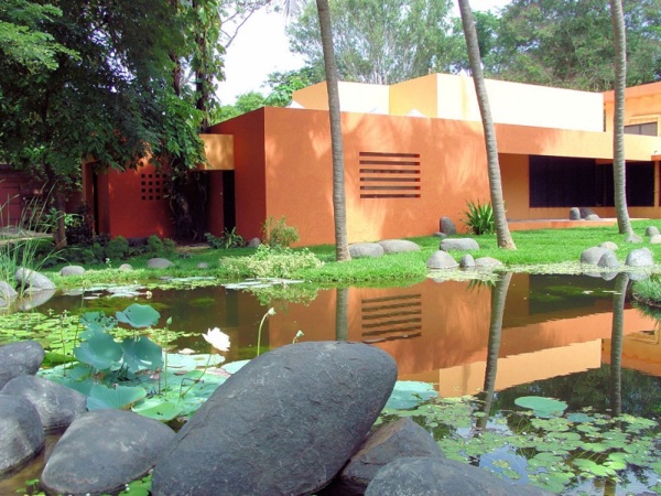 design-jardin-moderne-piscine-naturelle design de jardin moderne