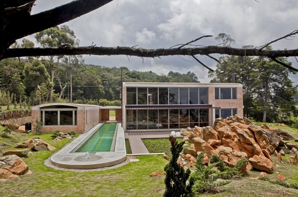 design-jardin-moderne-piscine-pierres design de jardin moderne