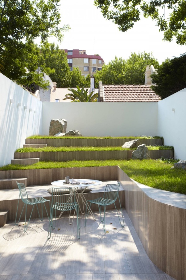 design-jardin-moderne-terrasse-muret-plantes