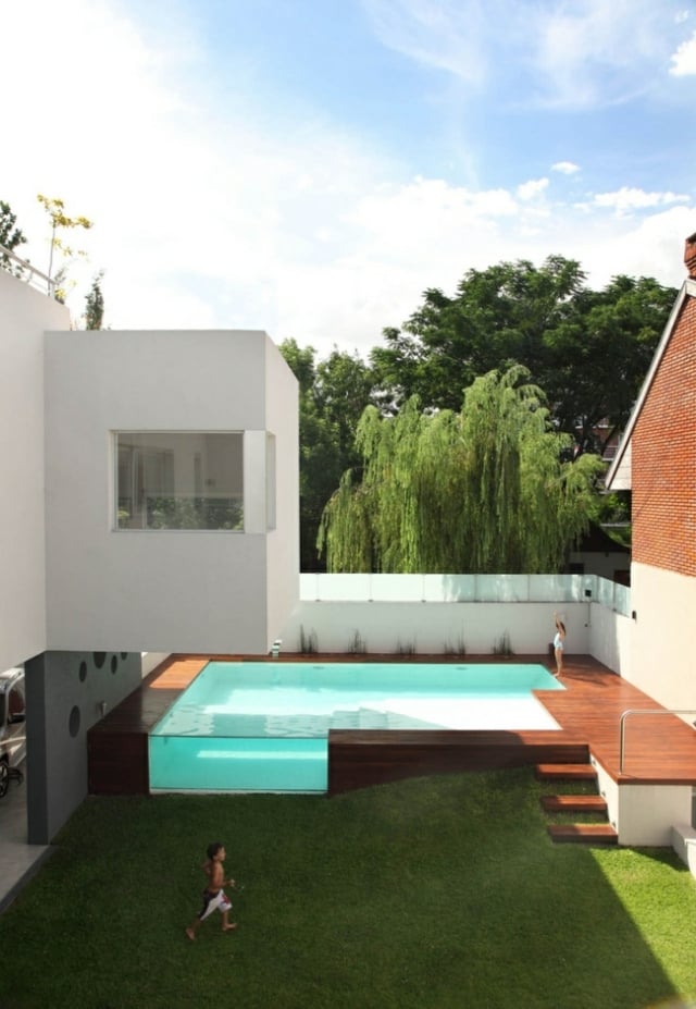 design-piscine-hors-sol-natation-jardin piscine extérieure
