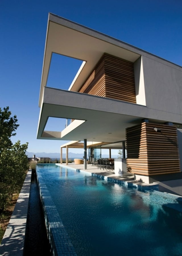 design-piscine-terrasse-longue-natation