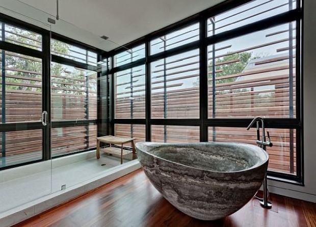design-salle-bain-style-minimaliste-baignoire-sabot-moderne-marbre