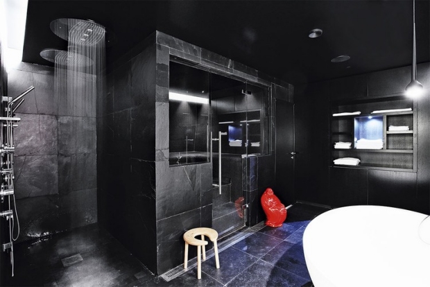design-salle-bain-ultramoderne-pierre-noire-double-douche-italienne-encastrée-effet-pluie