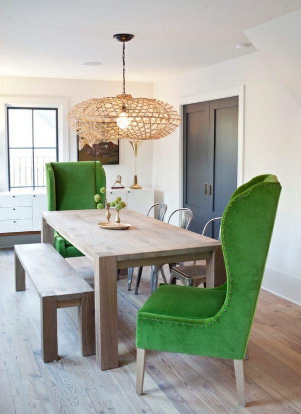 design-salle-à-manger-moderne-chaises-vertes-plancher-table-à-manger-bois-banc