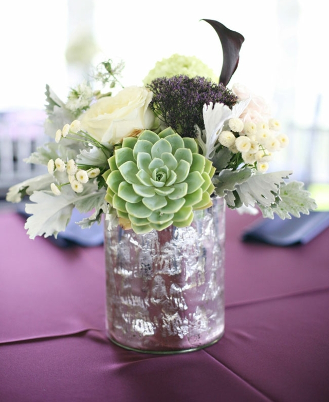 déco florale de table bocal-verre-fond-violet