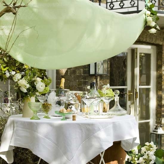 décoration-formelle-fête-fleurs-blanc-vert-roses