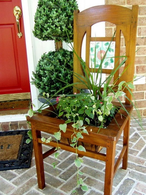 décoration-jardin-chaise-bois-marron-plantes-vertes