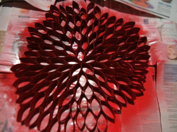 décoration-murale-DIY-rouleau-papier-peindre-bombe