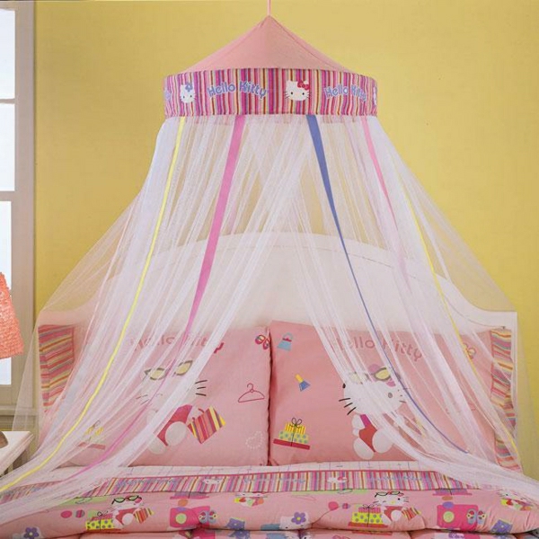 enfant-chambre-fille-rose-Hello-Kity-motifs Décoration de lit d'enfant