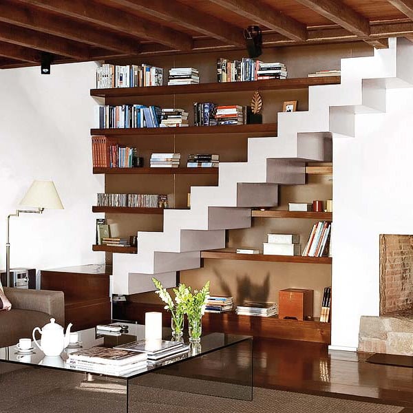 escalier-espace-stockage-bibliothèque-bois 