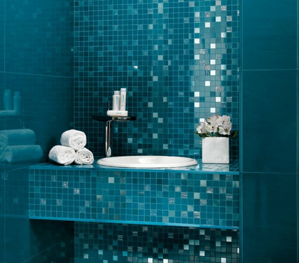 faïence murale bleue-salle-de-bains-moderne