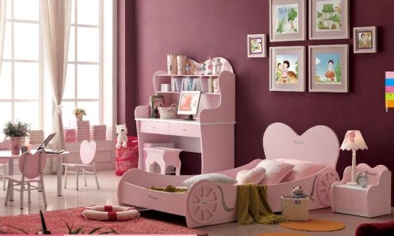 fille-petite-chambre-lit-coiffeuse-rose chambre de petite fille