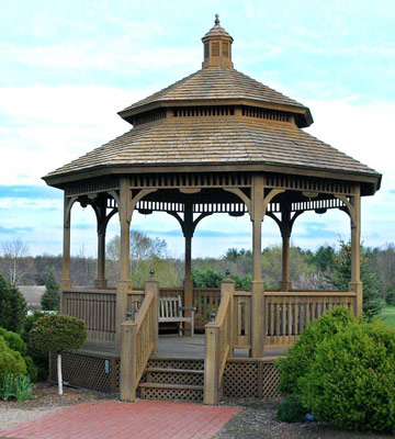 grand-kiosque-jardin-bois-massif-toiture-double-dôme