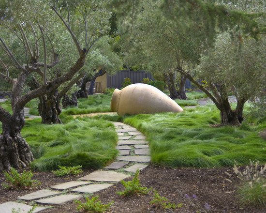 herbe-décorative-aménagement-extérieur-allée-dalles-pierre