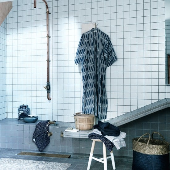 idée-salle-de-bains-moderne-noir-blanc-petits-carreaux-douche