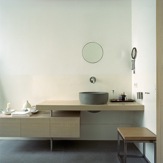 idée-salle-de-bains-moderne-style-minimaliste-miroir-rond-mur