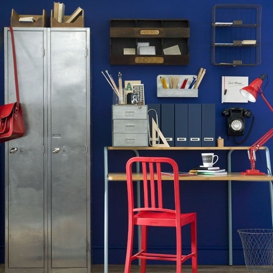 idées-créatives-mobilier-bureau-mur-bleu-armoire-métallique