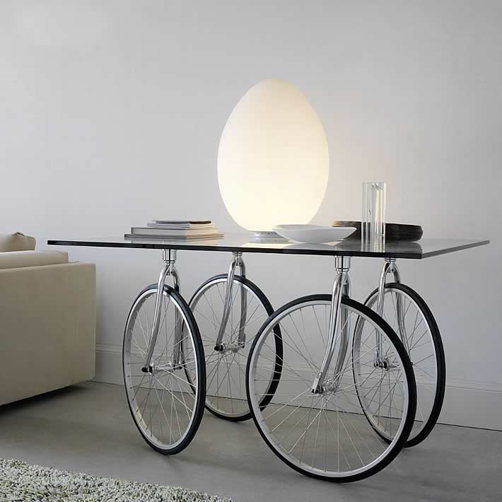 idées-créatives-réutiliser-pièces-détachées-vélo-table-roulante-verre