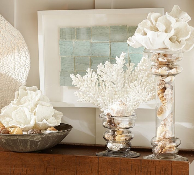 idées-décoration-vases-verre-coquillage-coraux-blancs