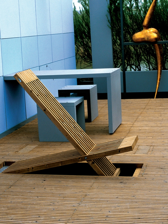 idee-minimaliste-terrasse-mobilier-patio-chaise-en-bois-ecomisation-d-espace