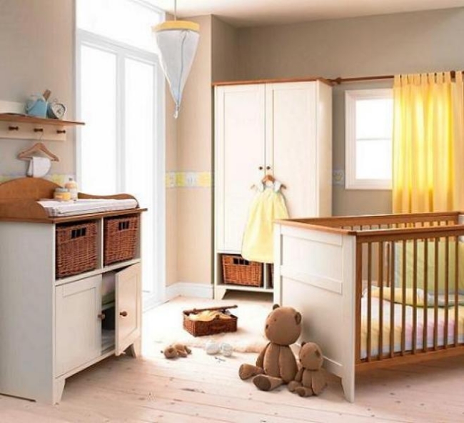 idée-chambre-de-bébé-moderne-couleur-neutre-rideau-jaune