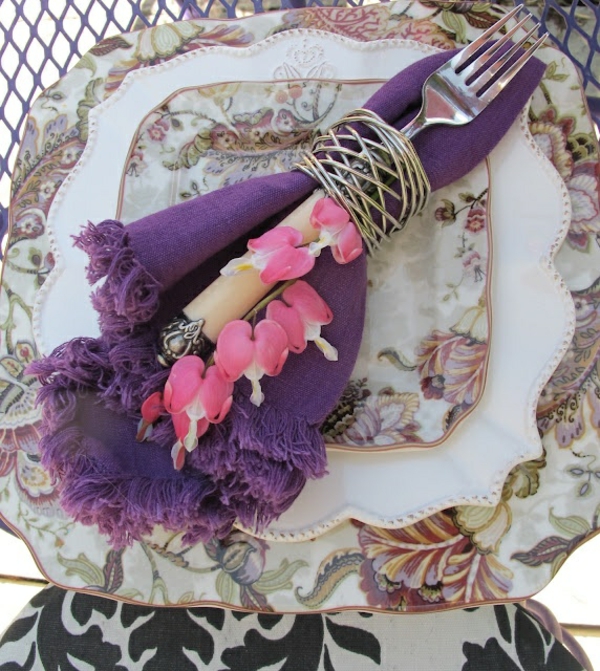 idée-salle-à-manger-moderne-déco-table-violette