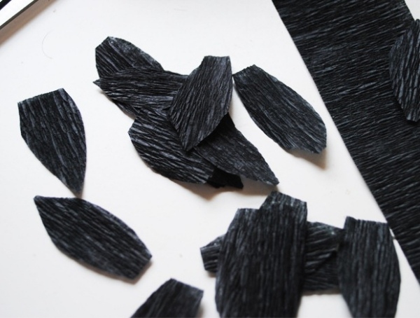 idées-de-bricolage-Halloween-DIY-feuilles-noires