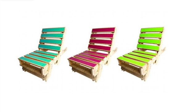 idées-pour-meubles-de-palettes-de-bois-chaises-colorées