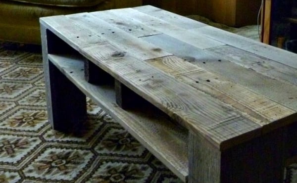 idées-pour-meubles-palettes-de-bois-sombre-table