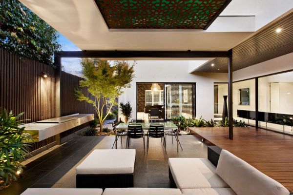 Intérieur et extérieur: transition sans seuil de design moderne