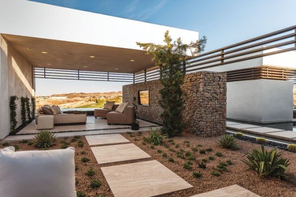 intérieur et extérieur gabion-transition-sans-seuil-maison-desert