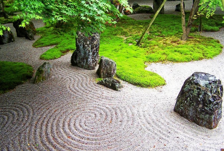 jardin-japonais-gravier-décoratif-arbres-grosses-pierres