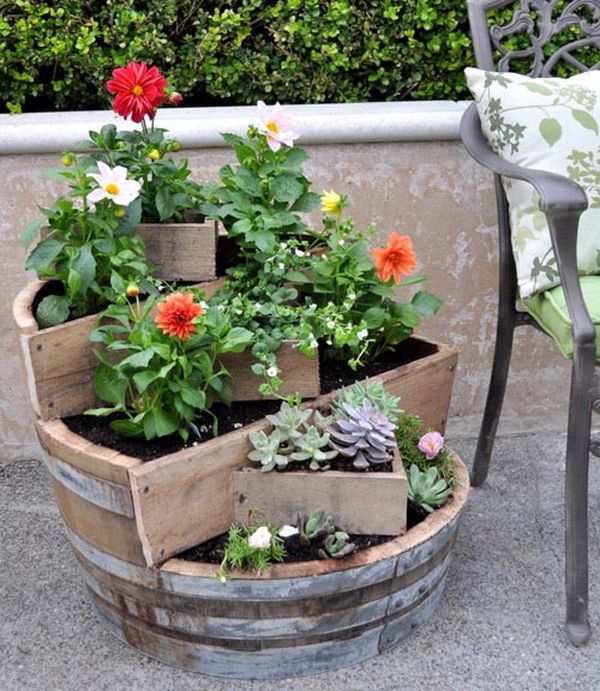 jardinière-bois-niveaux-tonneau-vin projets pour l'extérieur DIY