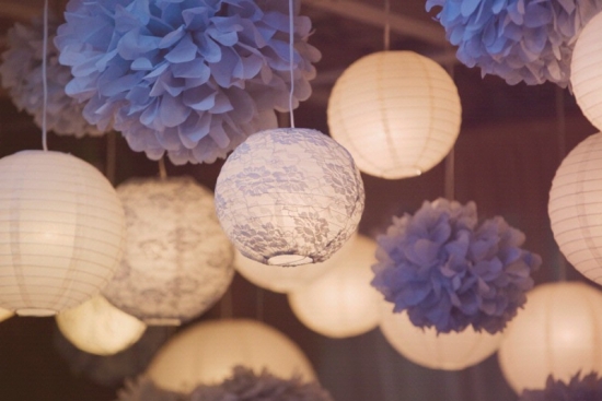 lanterne-boule-chinoise-pompon-déco-plafond-élégante