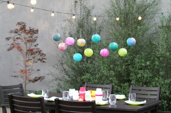lanterne en papier couleurs-différentes-fête-jardin-décoration