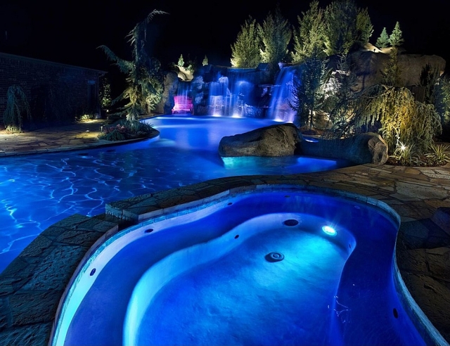 luminaire-bleu-aménagement-de-piscine
