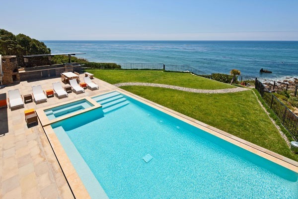 luxe-piscine-débordement-jardin-grande-natation piscine de jardin
