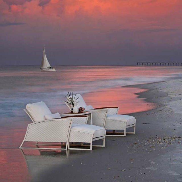 mobilier-extérieur-chaises-longues-résine-tressée-blanche-plage
