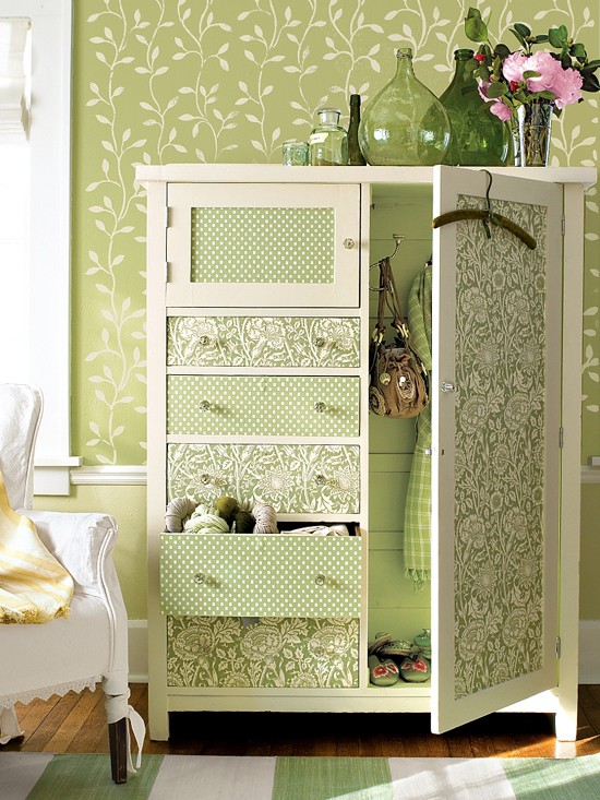 mobilier shabby shic salon-armoire-bois-vert-blanc