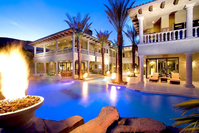 modèle-de-piscine-villa-luxe-foyer-confort-luminaire-magnifique