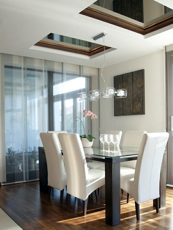 moderne-salle-à-manger-coin-repas-table-verre-bois-chaises-cuir-blanc
