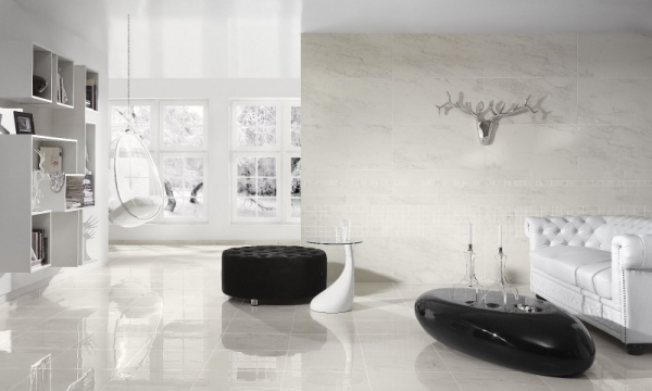 moderne-salon-blanc-petite-table-design-fauteuil-suspendu