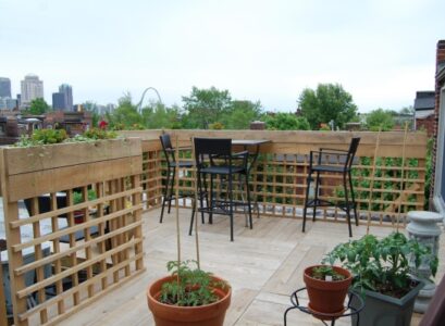 moderne-terrasse-sur-toit-chaises-métails