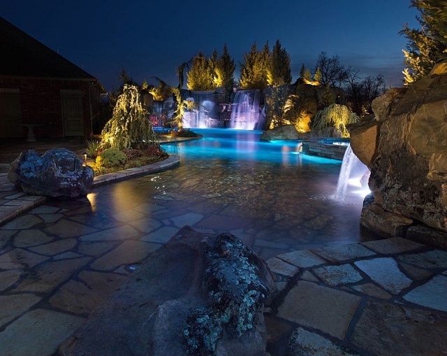 modèle-de-piscine-avec-cascade-luminaire-orignale