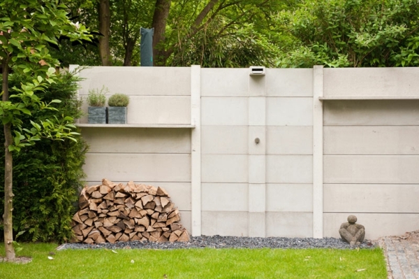 mur-béton-jardin-design-épuré-blanc-nature-idée-conception