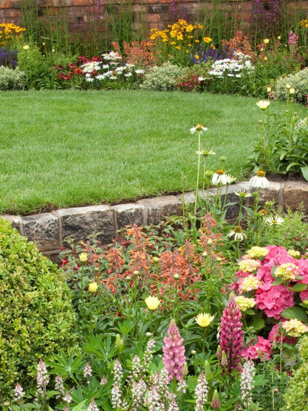 mur-soutènement-pierres-naturelles-jardin-fleurs