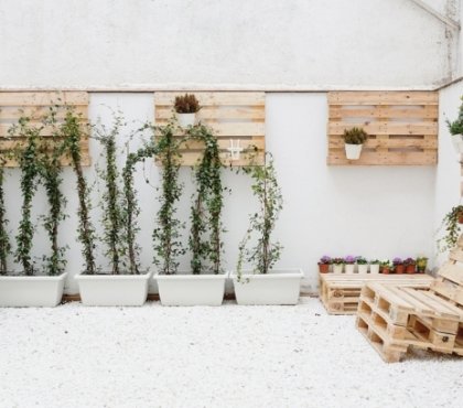 palettes-de-bois-banc-étagère-terrasse-pot-fleurs